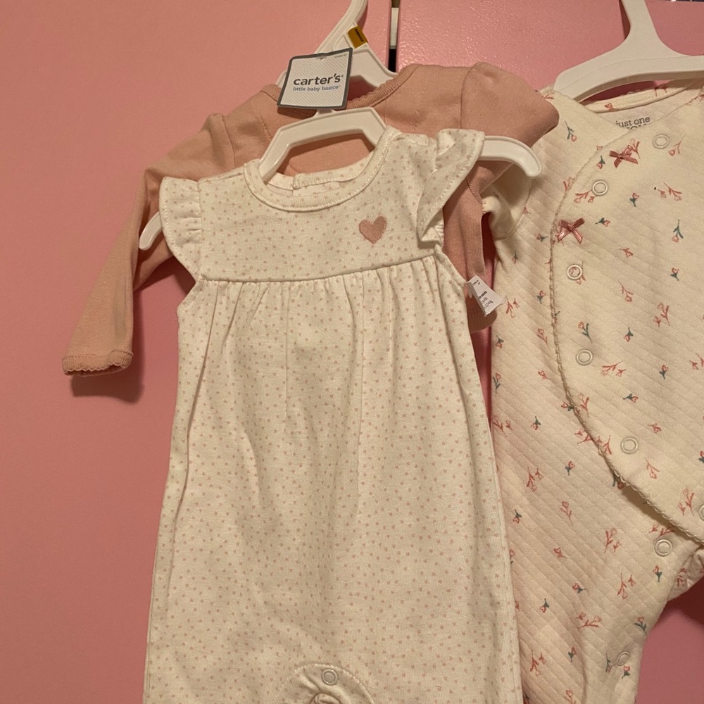 2. Newborn baby girl cartera outfit